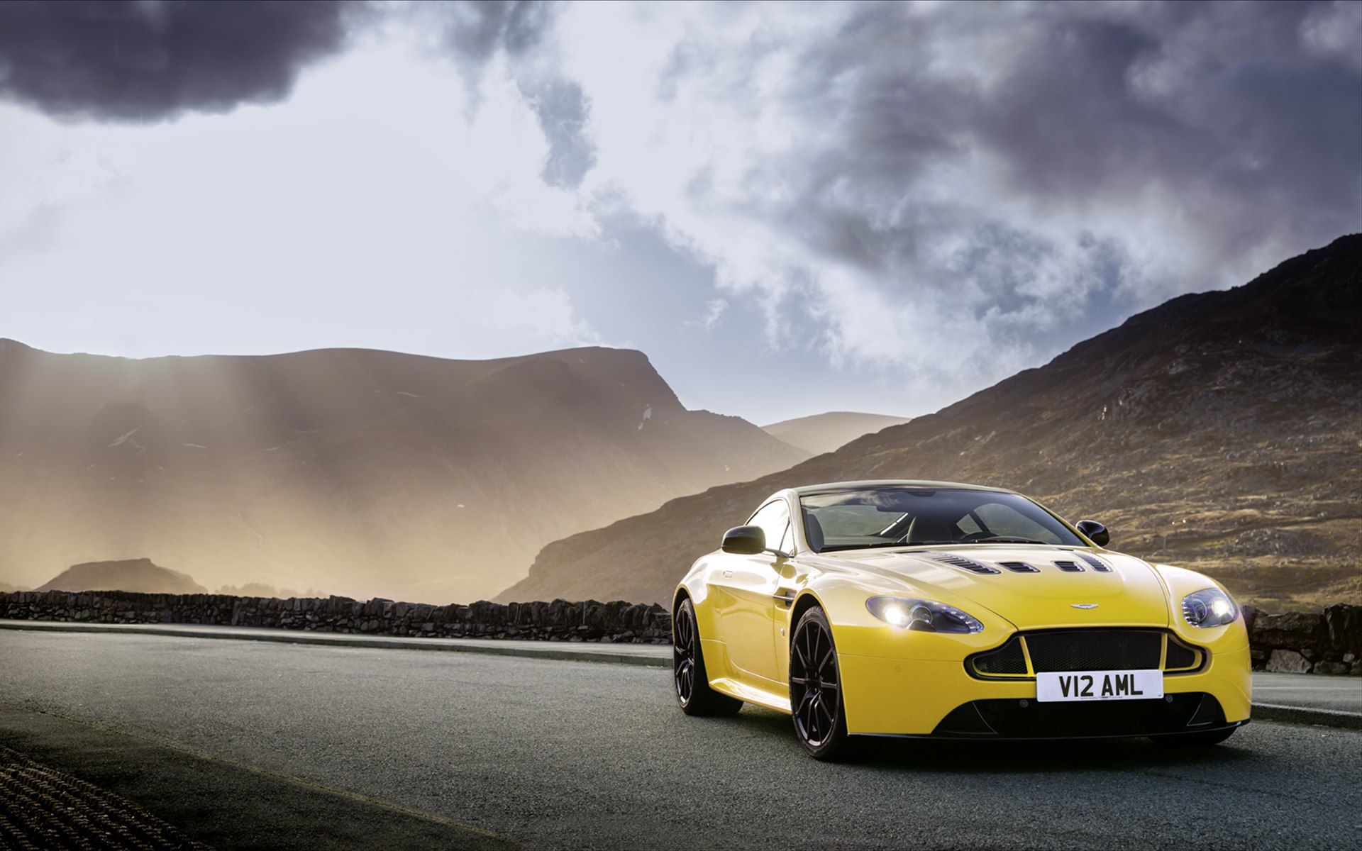 Aston Martin V12 Vantage S 2014